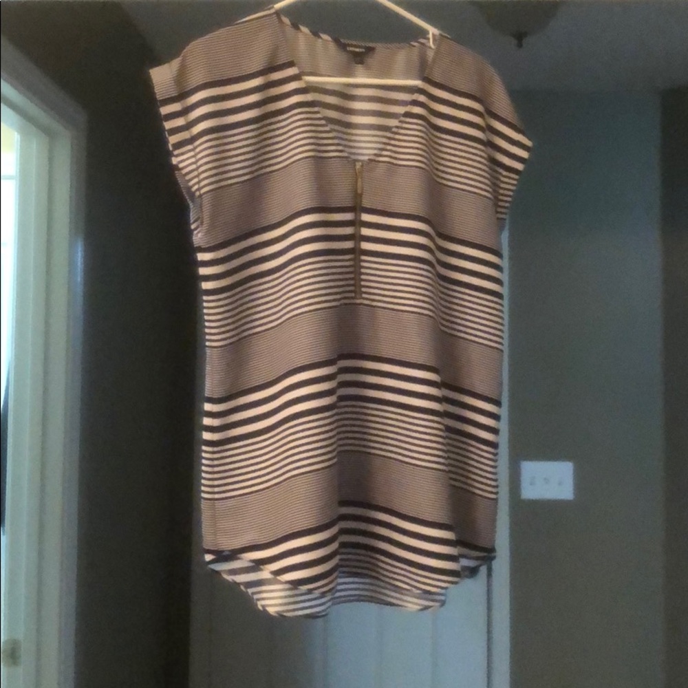 Express black and white shirt sleeve blouse